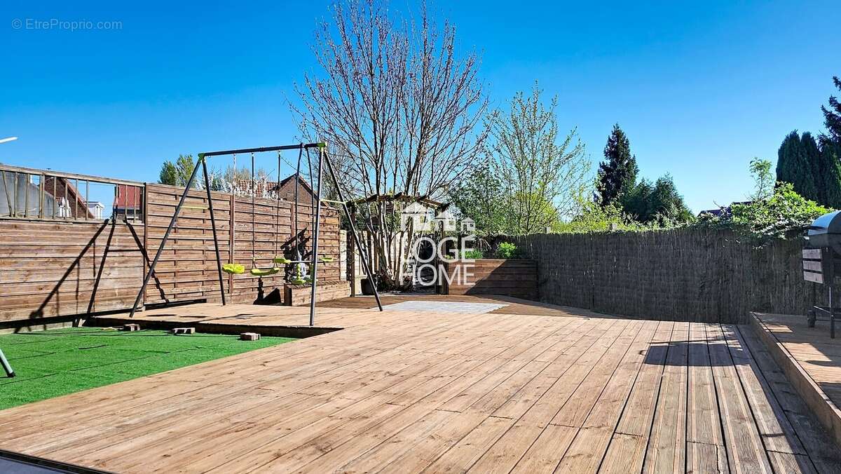 Belle terrasse en bois sans vis à vis - Maison à HENIN-BEAUMONT
