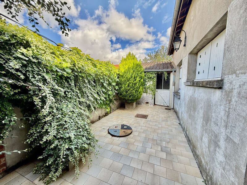 Maison à VARENNES-VAUZELLES