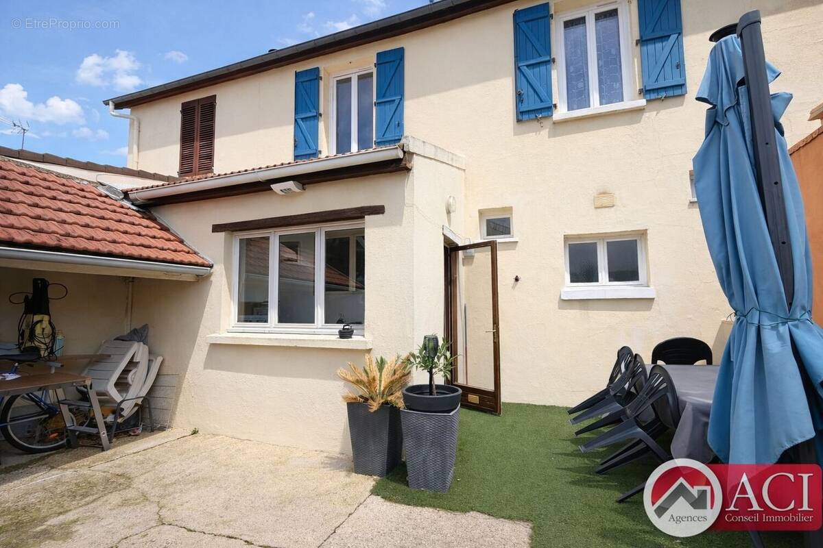 Maison à BORNEL