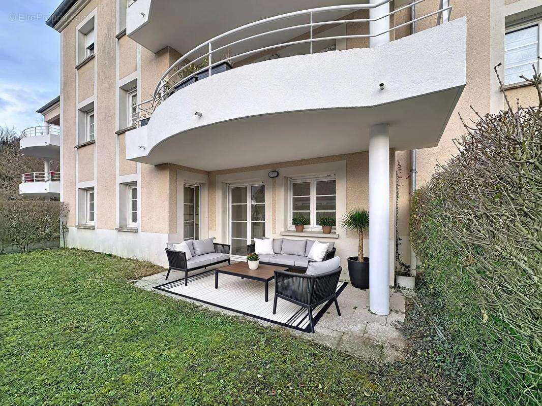 Appartement à PARON