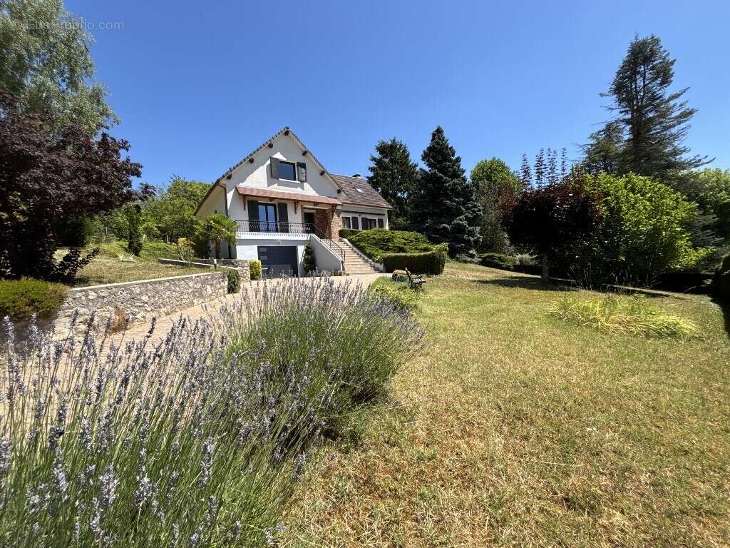 Maison à CREUZIER-LE-VIEUX