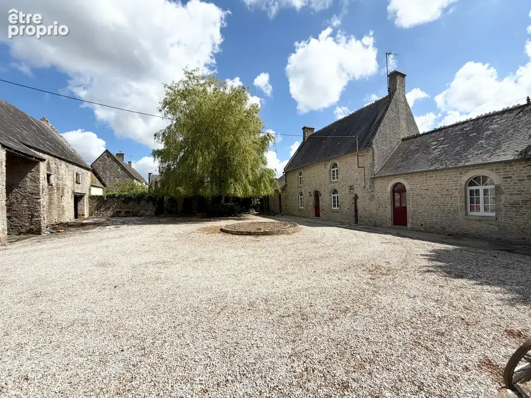 Belle propriété en pierre avec dépendances à rénover - photo 4