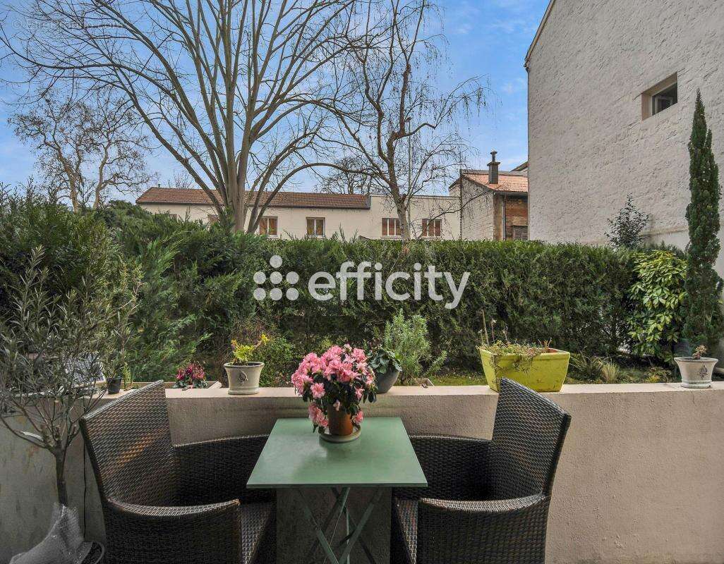 Appartement à COURBEVOIE