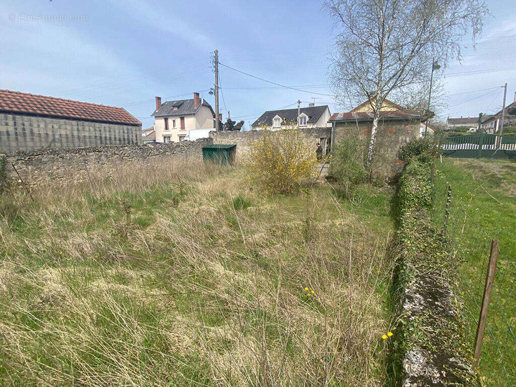 Parking à ARGENTON-SUR-CREUSE