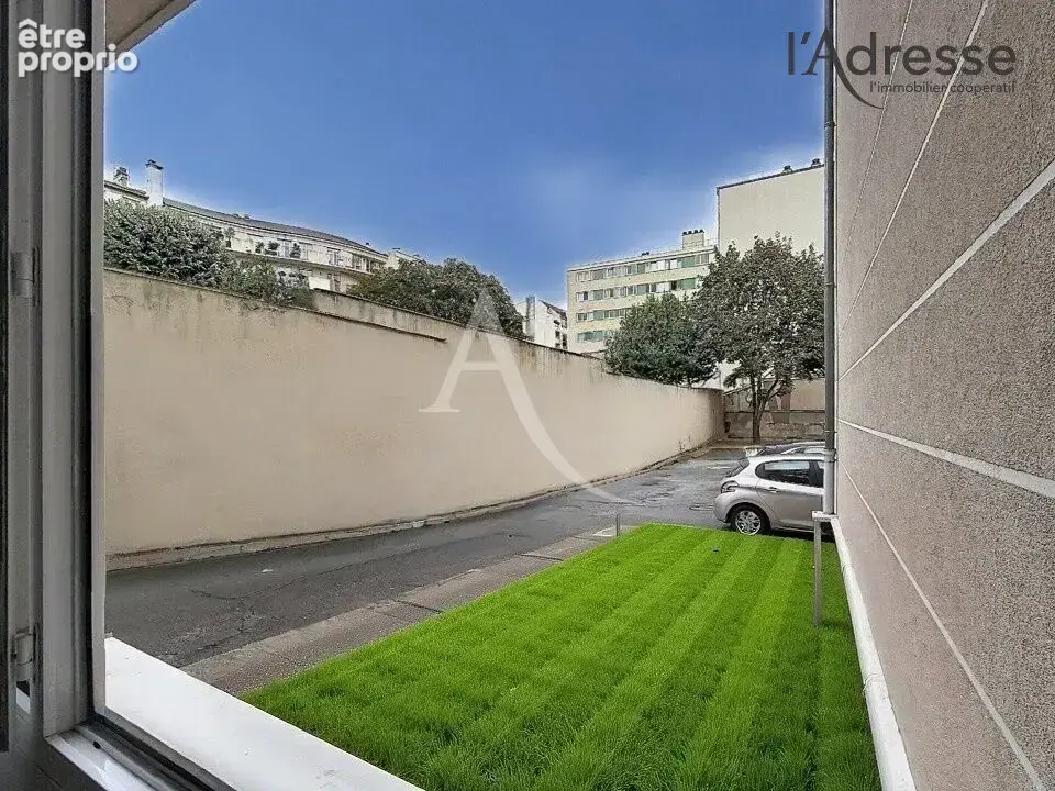 PUTEAUX/ Jean Jaurès - Studio 31m² - 1 Parking - photo 13