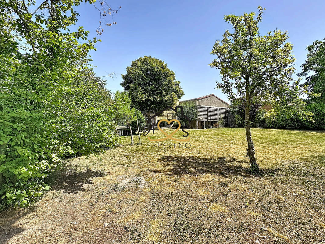 Maison à GLAINE-MONTAIGUT