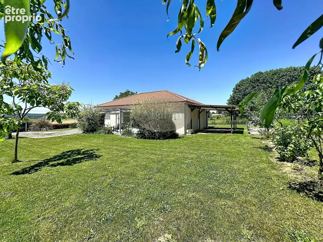 Photo Maison à Tournay au prix de 214 000€