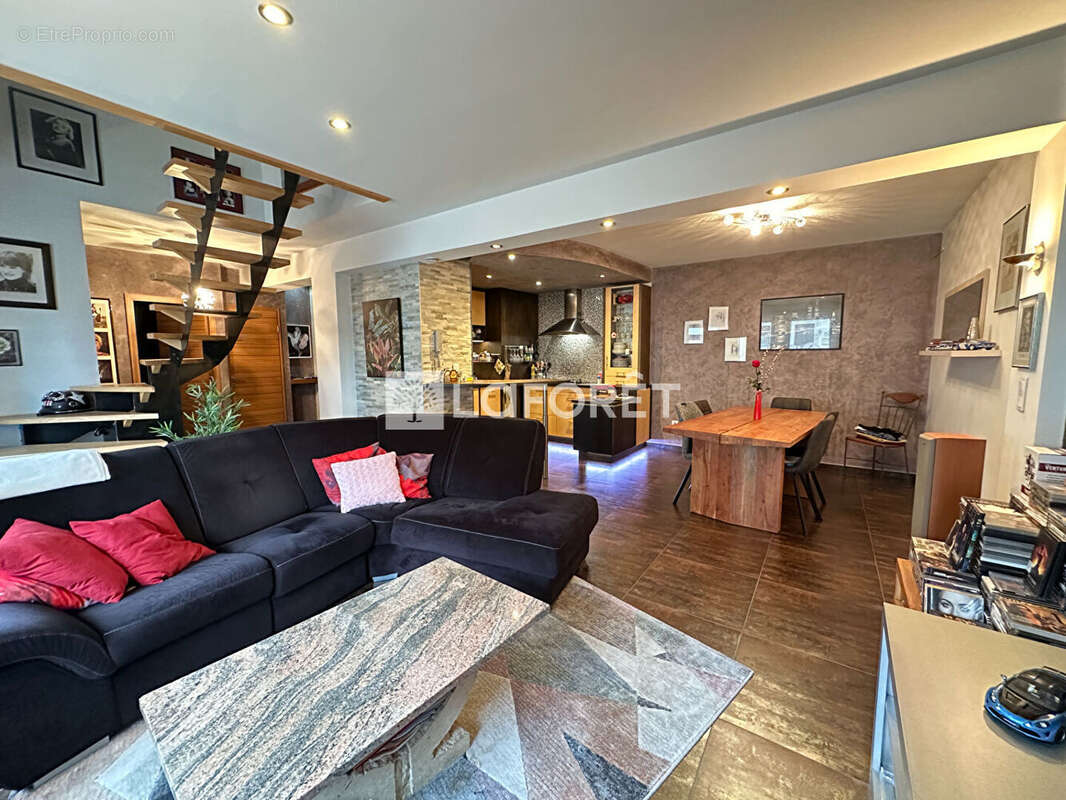 Appartement à LA CLUSE-ET-MIJOUX