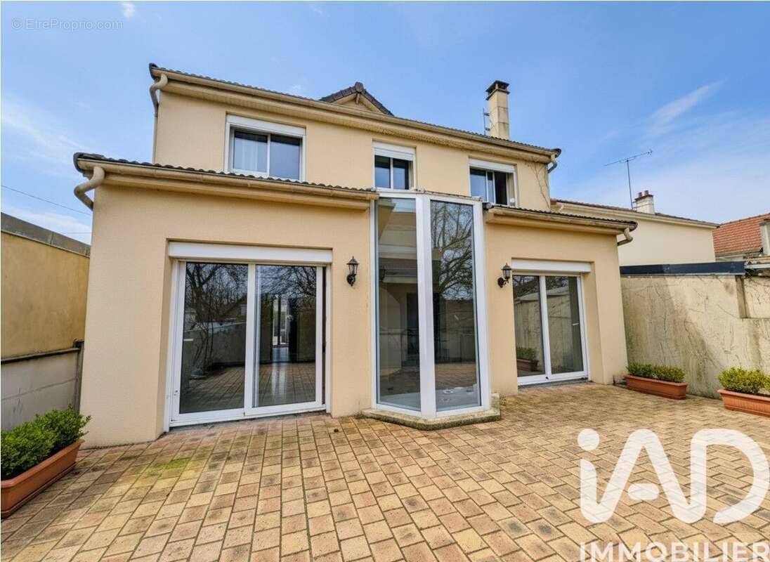 Photo 1 - Maison à EZANVILLE