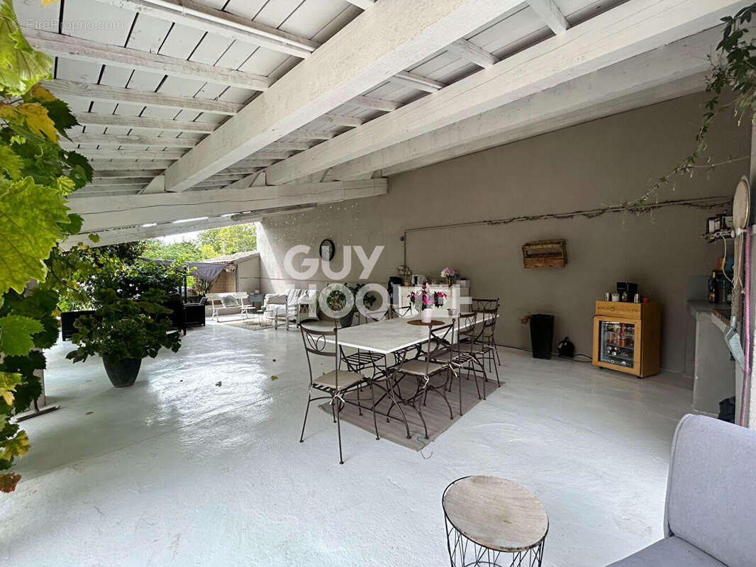 Maison à L'ISLE-SUR-LA-SORGUE