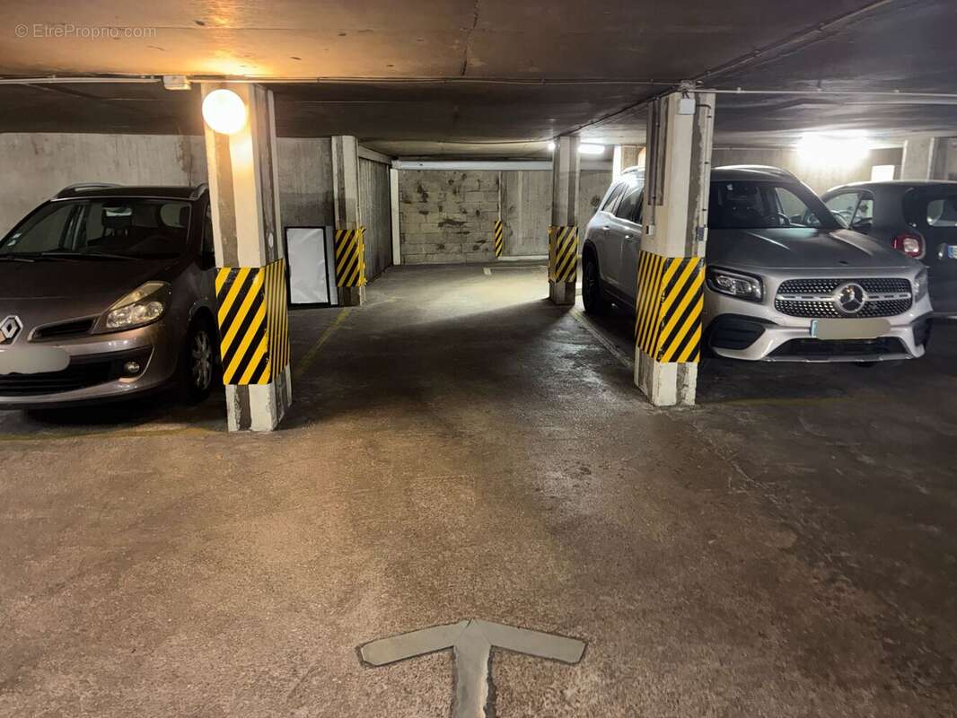 Parking à PARIS-15E