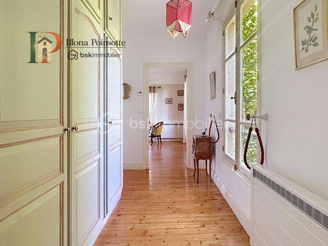 Maison à NOYERS
