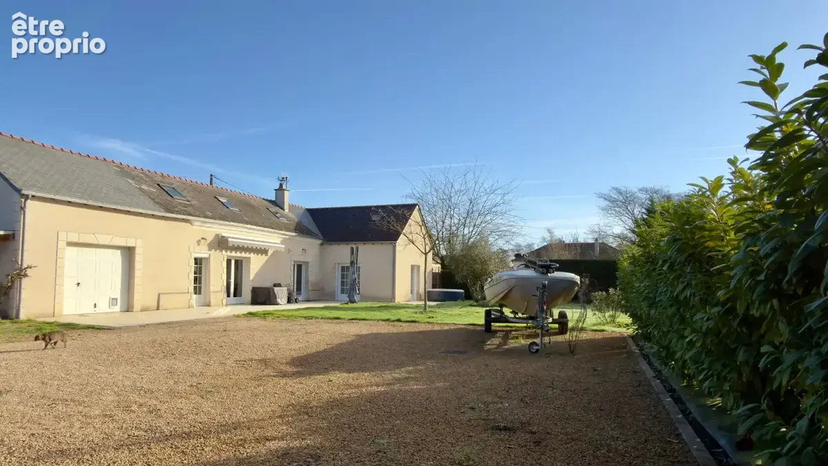 CHOUZE SUR LOIRE, Maison tuffeau 4 chambres avec vie de plain-pied sur jardin arboré clos - photo 14
