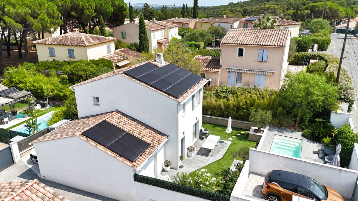 Maison à ROQUEBRUNE-SUR-ARGENS
