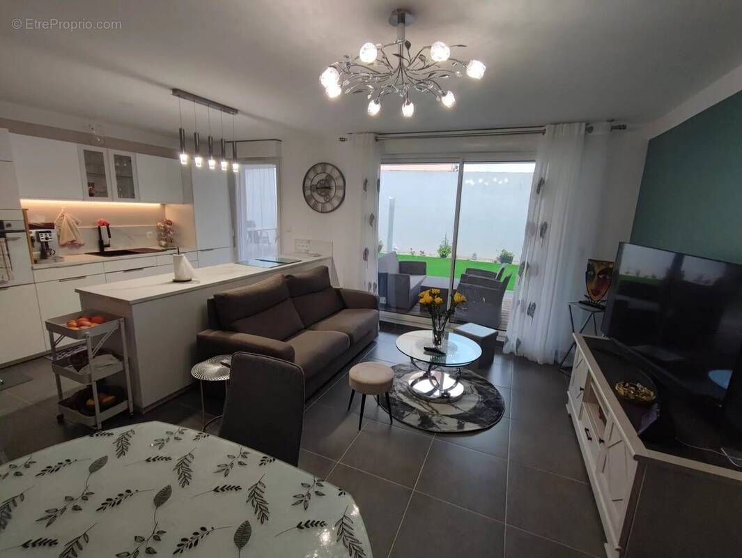 Appartement à SIX-FOURS-LES-PLAGES