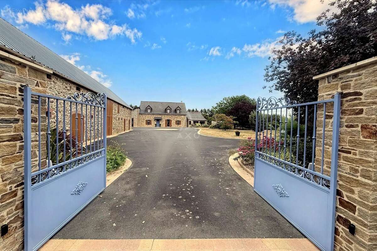 À vendre  Propriété de caractère avec grange d'exception à Vallons de l'erdre - photo 2