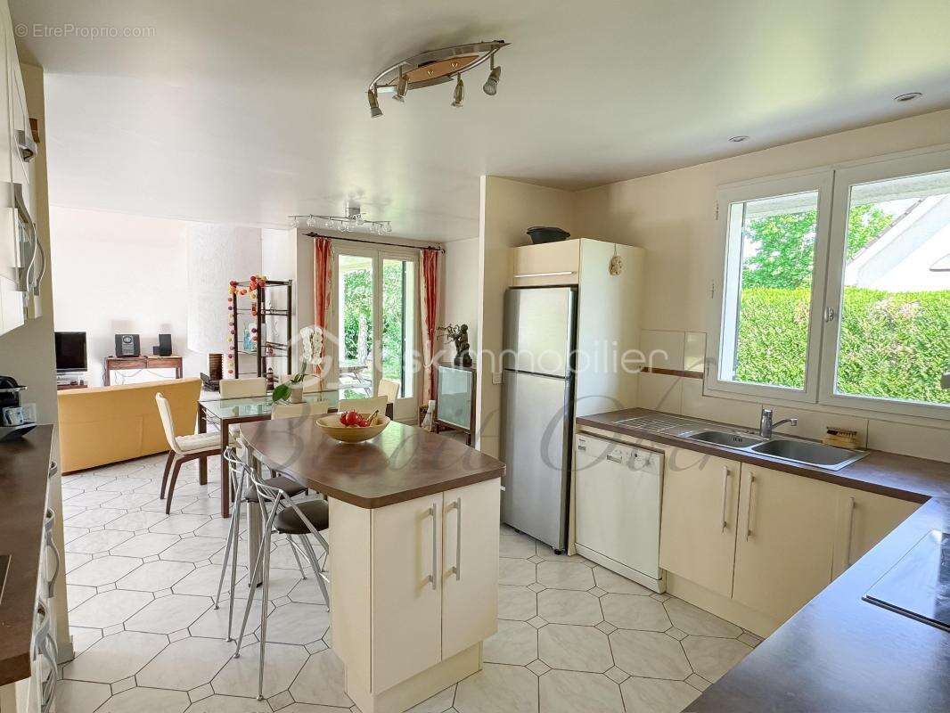 Maison à OZOIR-LA-FERRIERE