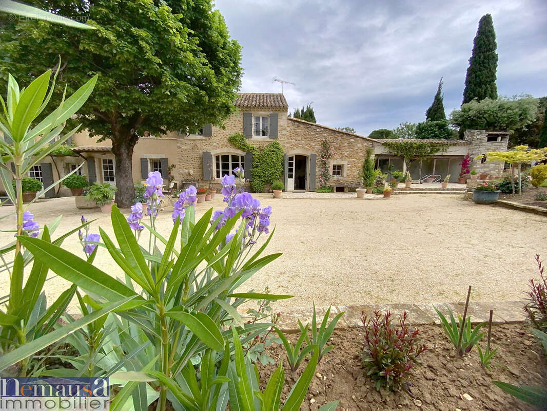 Maison à SAINT-LAURENT-DES-ARBRES