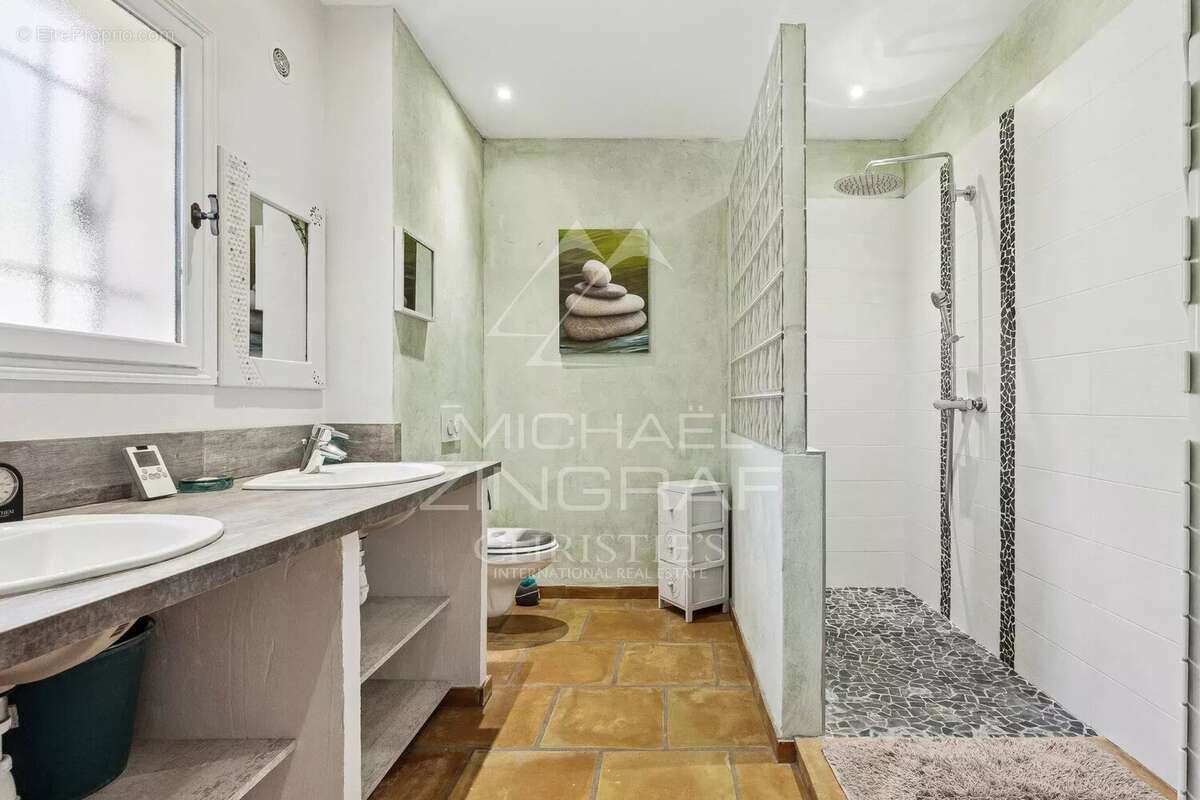 Maison à SAINT-CEZAIRE-SUR-SIAGNE