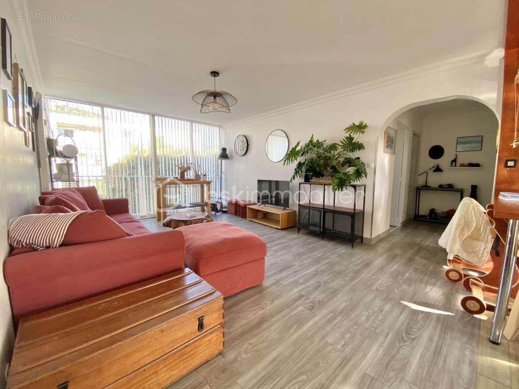 Appartement à SIX-FOURS-LES-PLAGES