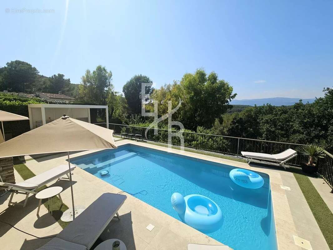 Maison à VALLAURIS