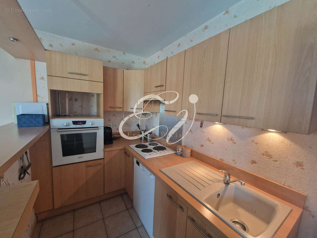 Location ecully 69130 appartement 2 pieces balcon residence piscine parc garage cave - photo 3