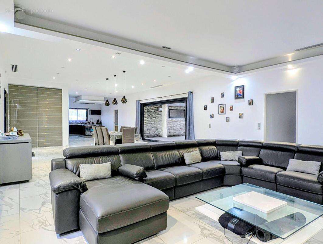 Maison à MONDAVEZAN