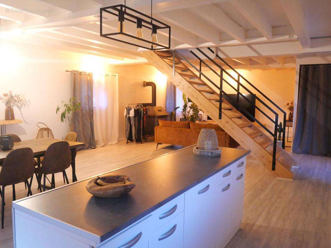 Maison à SAINT-ROMAIN-EN-JAREZ