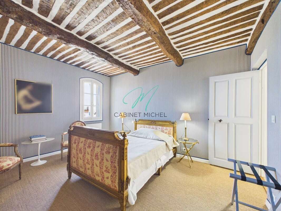 Appartement à CHATEAUNEUF-GRASSE