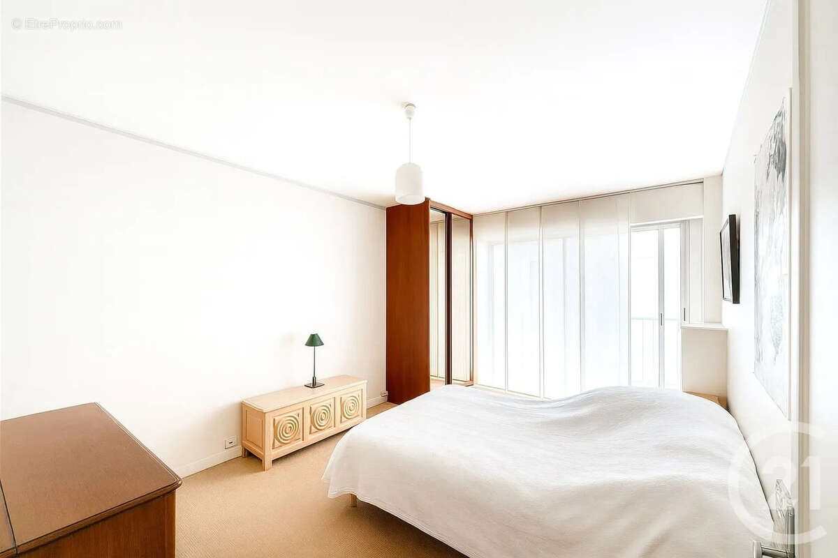 Appartement à PARIS-14E