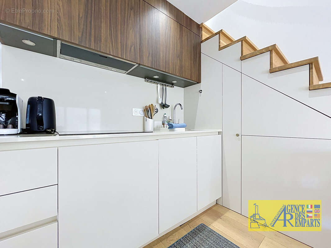 Élégant duplex en mezzanine dans le Vieil Antibes - photo 11