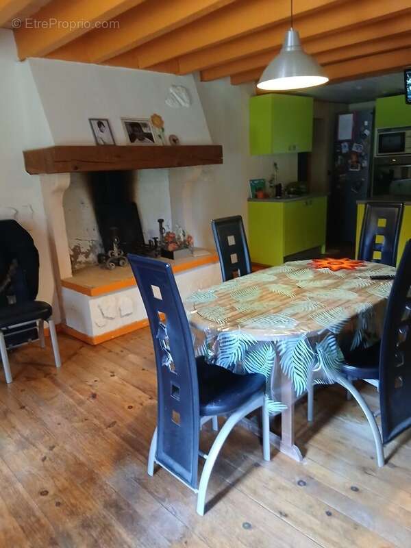 Maison 160 m² à Saint-Priest-Bramefant  - photo 3