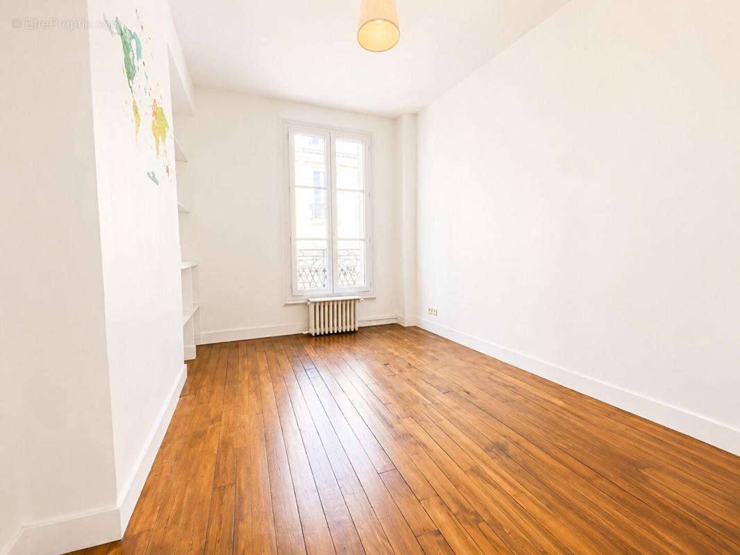 Appartement à LEVALLOIS-PERRET