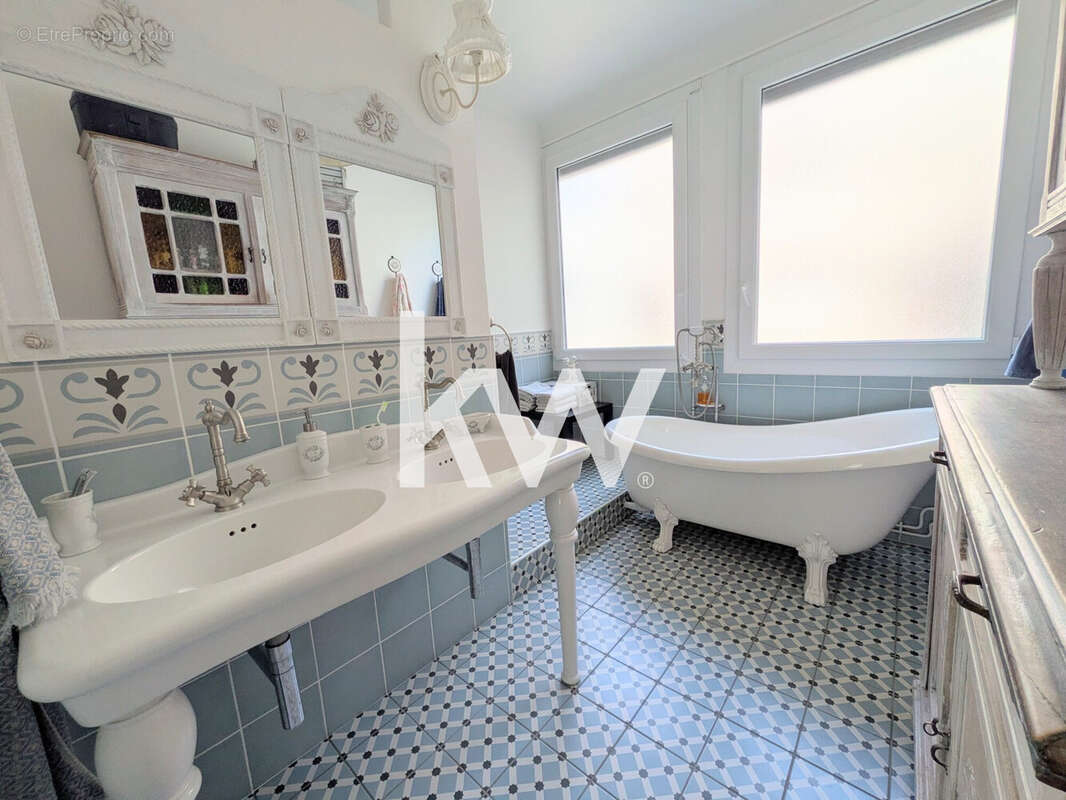 Appartement 186 m² à Saint-Etienne  - photo 9