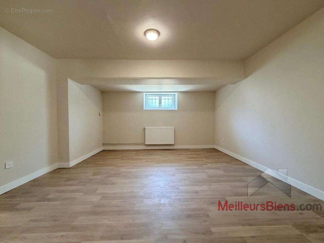 Appartement à MONTMOROT