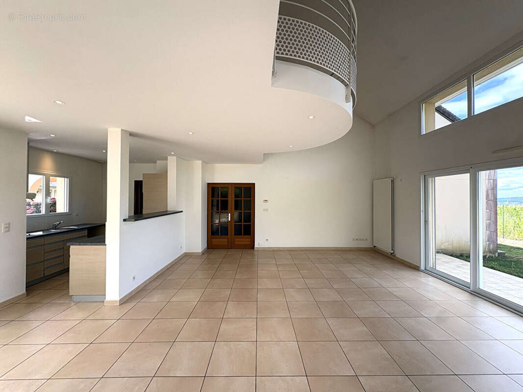 Maison 7 pièce(s) 176 m² - saint-laurent - photo 3