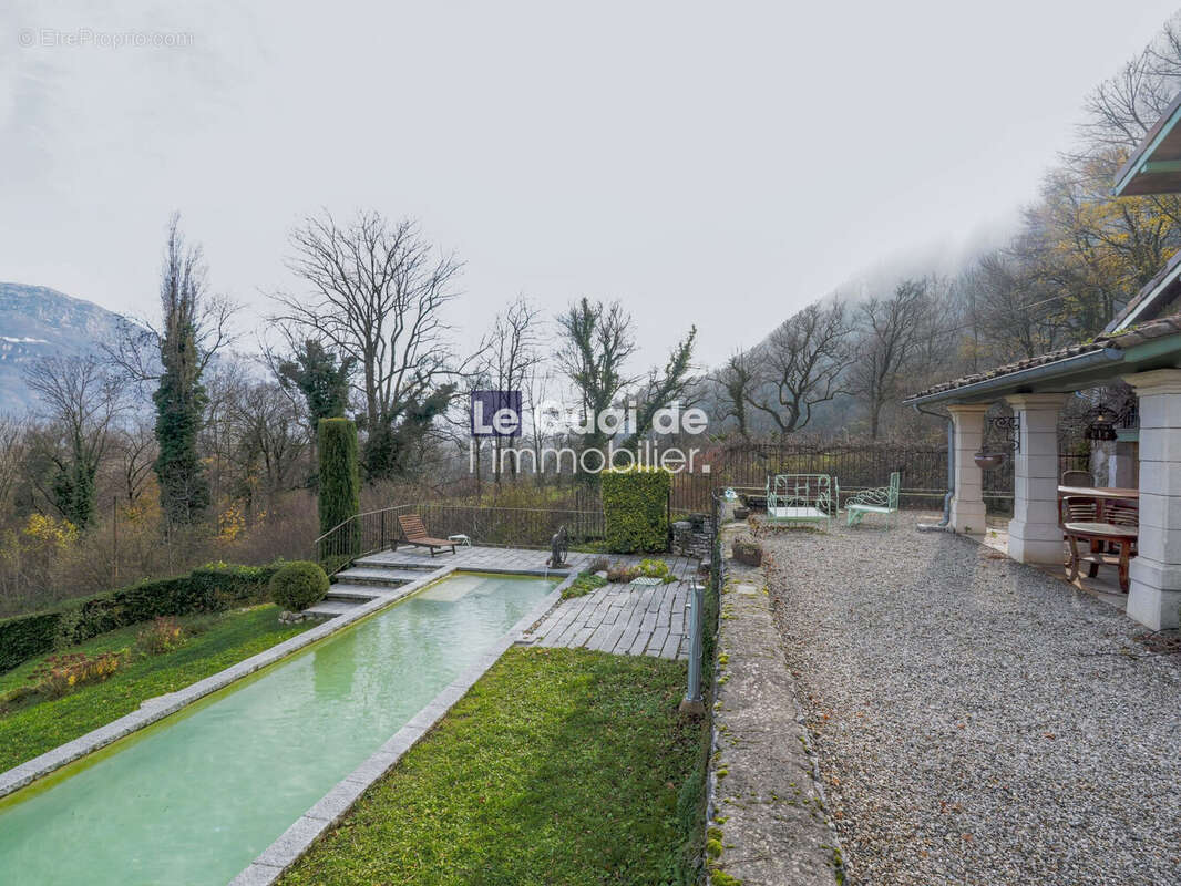 Maison à VEUREY-VOROIZE