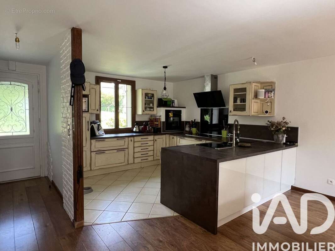 Maison 150 m² à La Celle-Sur-Morin  - photo 2