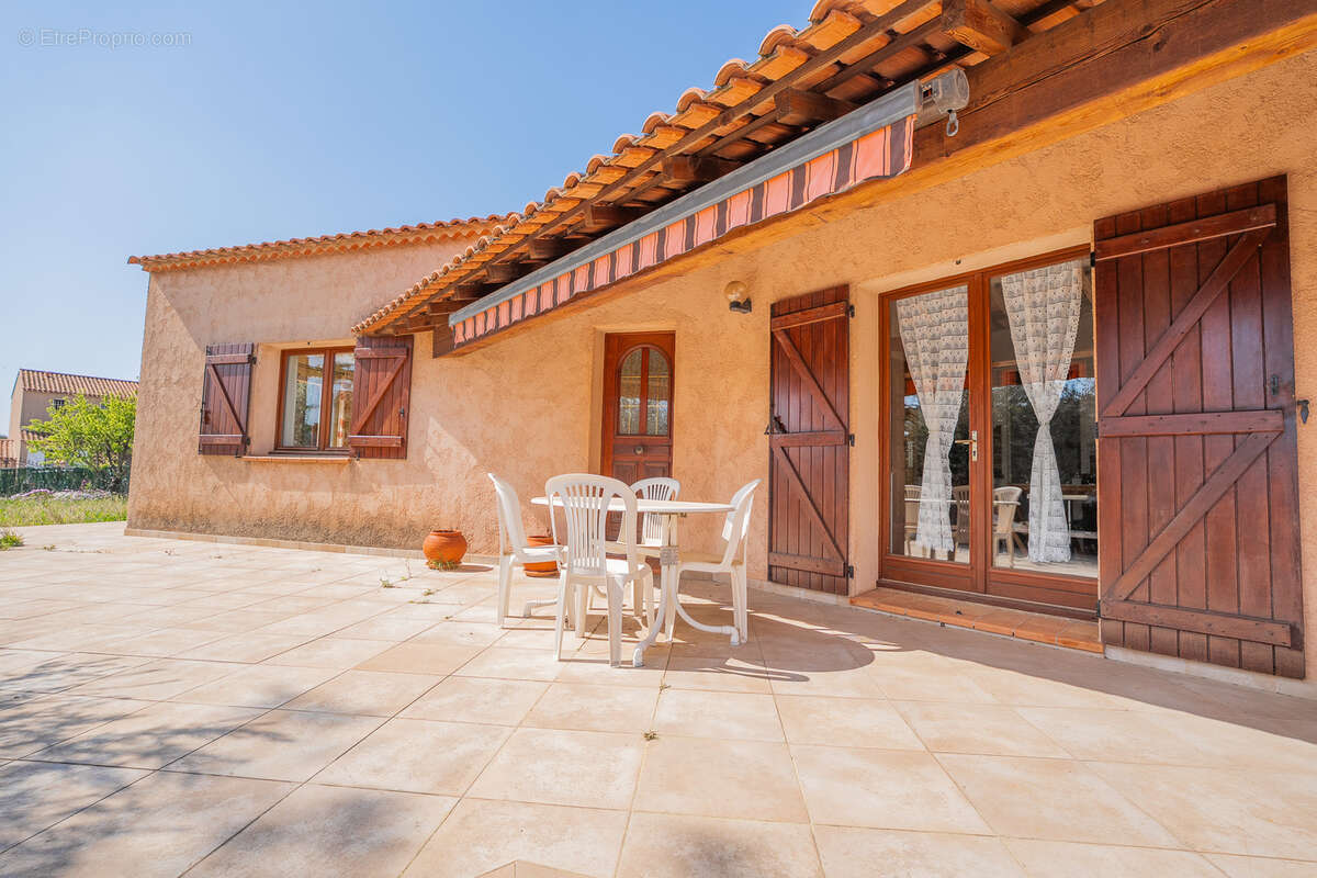 Maison à SAINT-CYR-SUR-MER