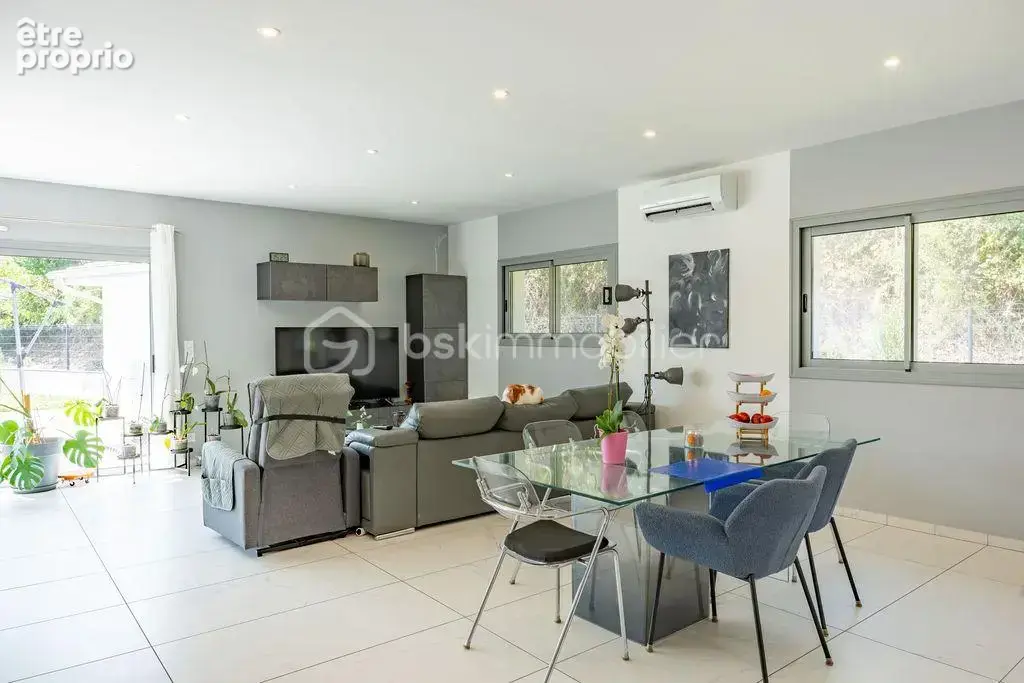 Superbe Maison Familiale de 149m² sur 961m² de Terrain avec Piscine ! - photo 9