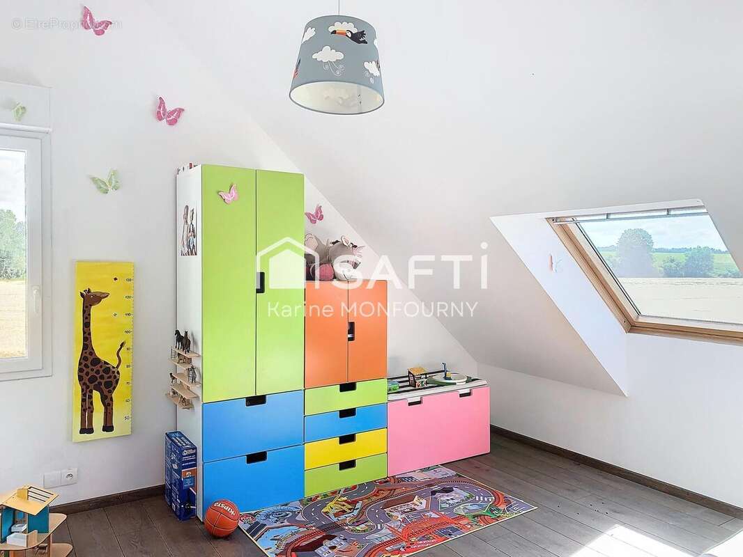 Maison 130 m² à Saint-Quentin  - photo 9