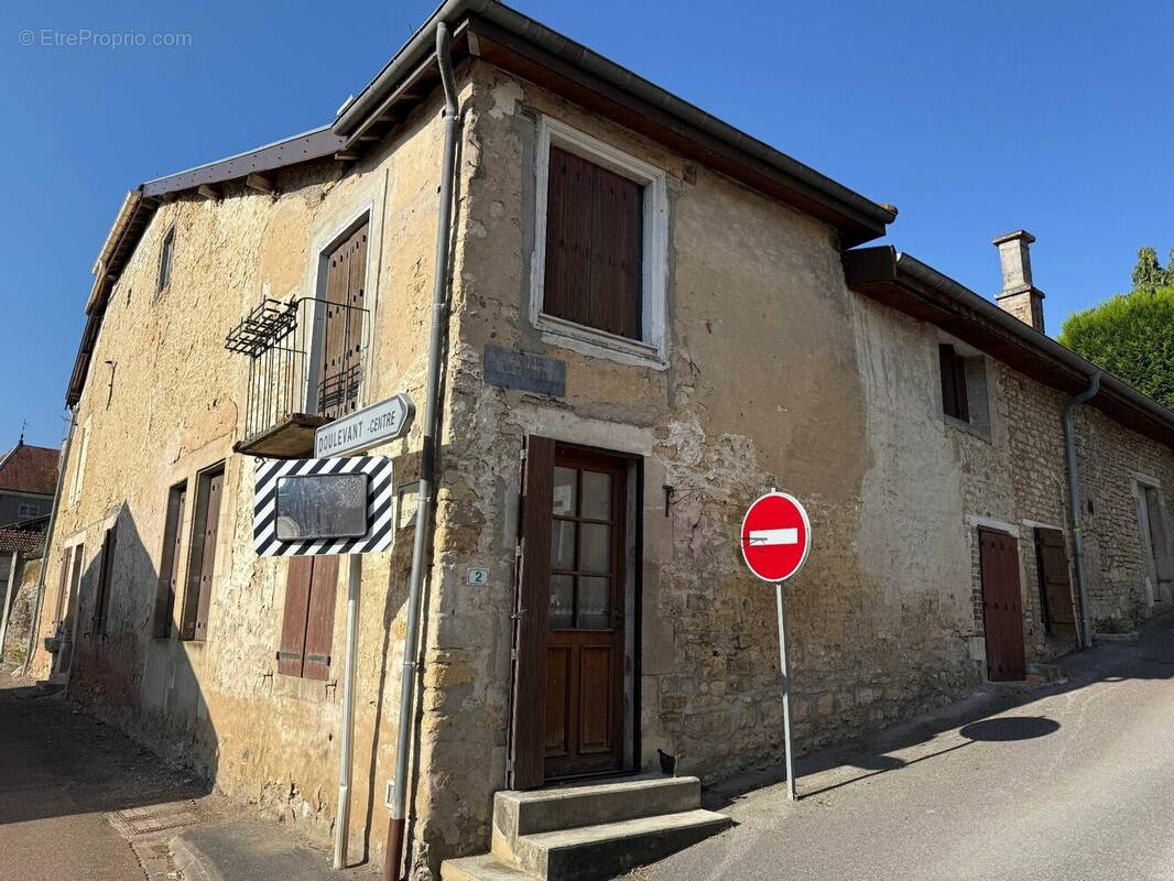 Maison à DOULEVANT-LE-CHATEAU