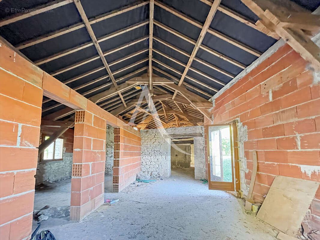 Maison à MONTAIGU-DE-QUERCY