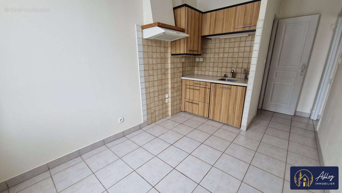 Immeuble 6 appartements RIOM-ES-MONTAGNES - Appartement à RIOM-ES-MONTAGNES