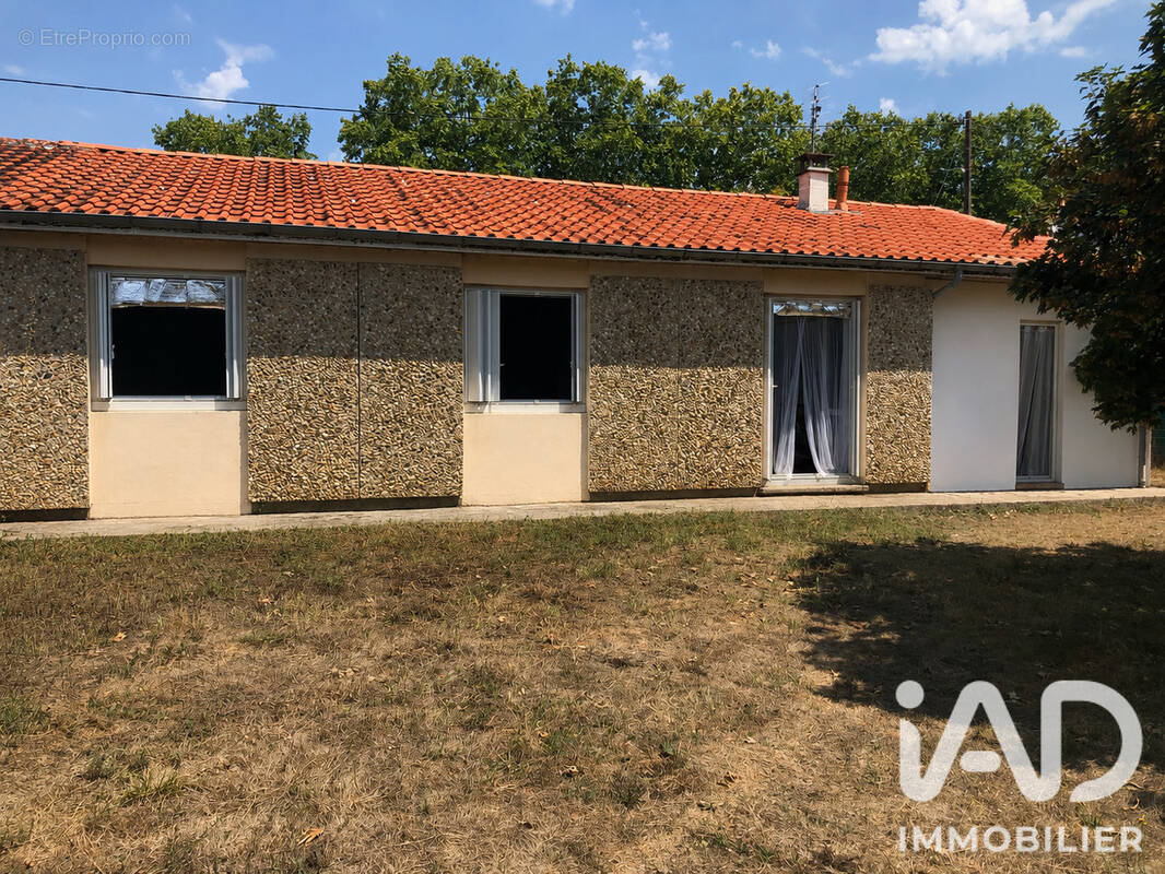 Photo 1 - Maison à LES ARTIGUES-DE-LUSSAC