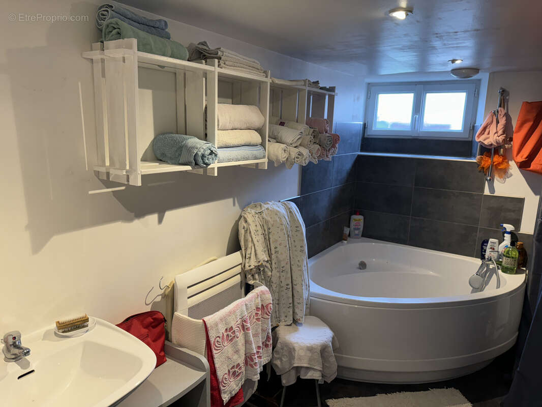 Maison à CHATEL-CENSOIR