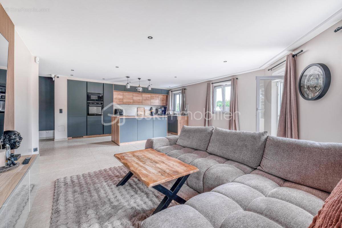 Appartement à EMERAINVILLE