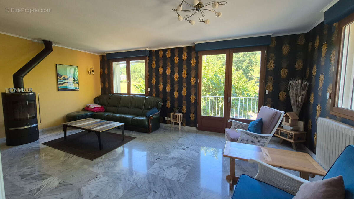 ESPALION, maison de Type 4/5, 140 m² environ, très bon état, terrain de 1000 m² - photo 7