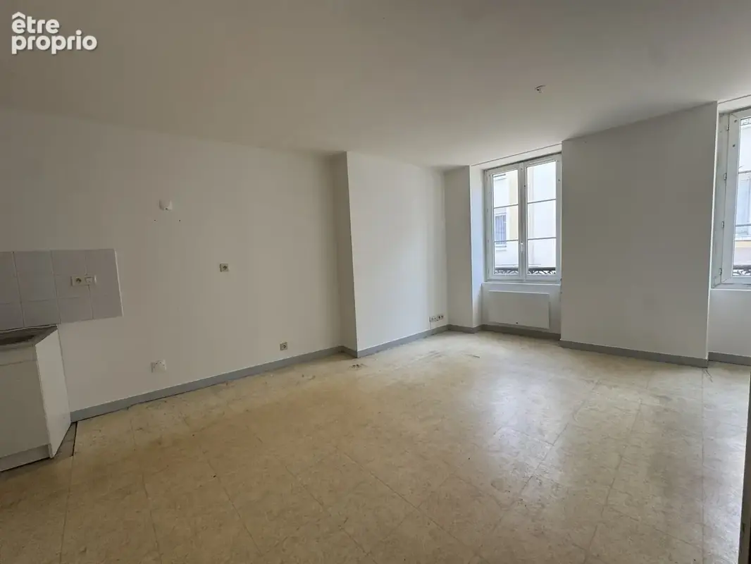 Ensemble immobilier de rapport en centre-ville de Vierzon   commerce loué et fort potentiel locatif - photo 4