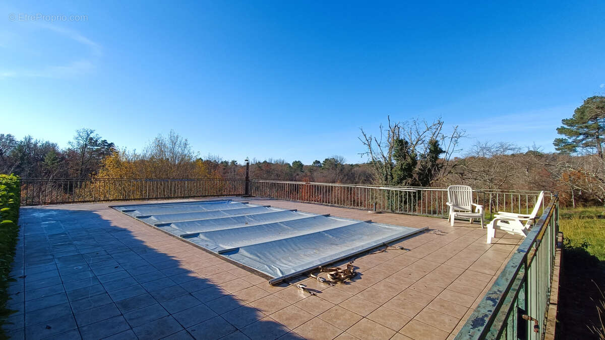 Maison à LA CHAPELLE-GONAGUET